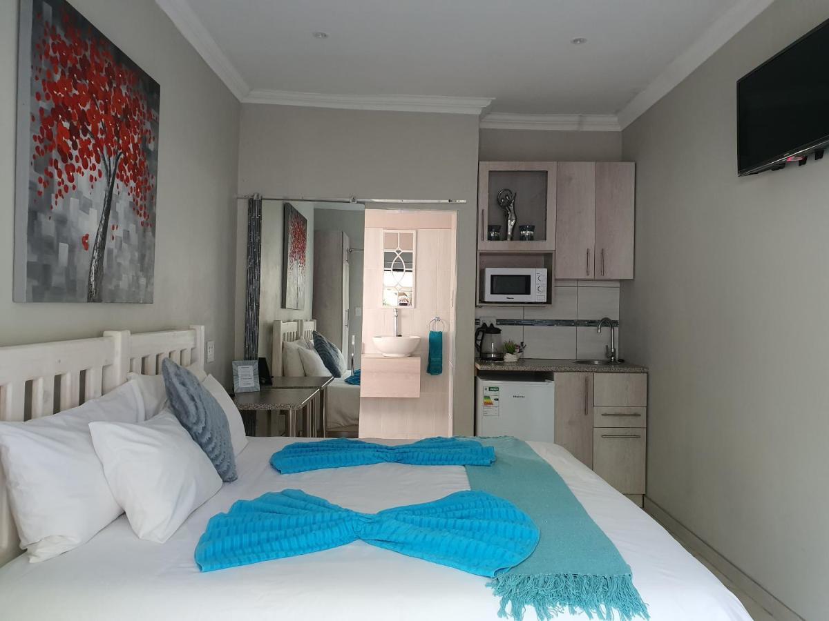 Chic Breeze Hotel Bloemfontein Exterior photo