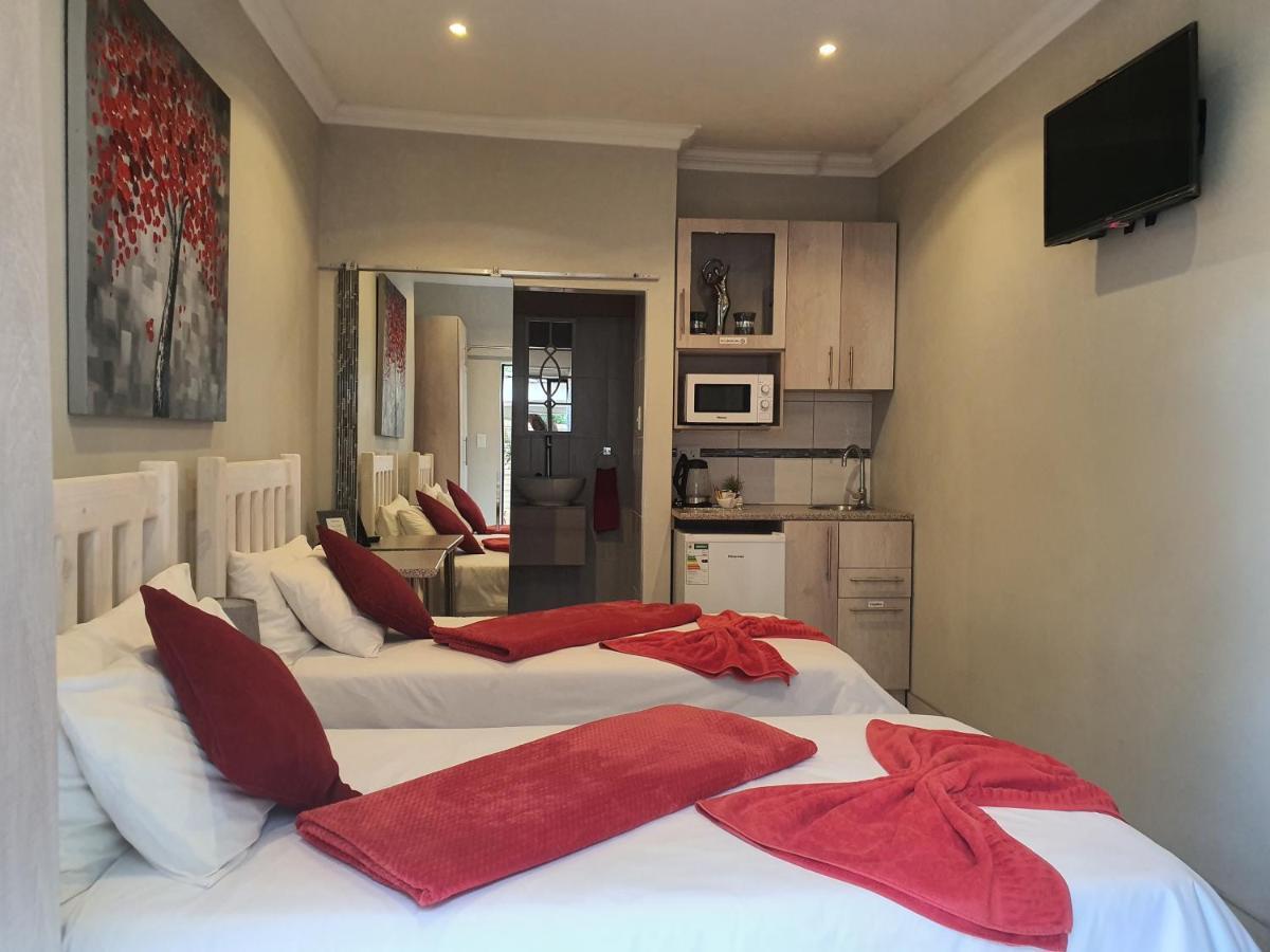 Chic Breeze Hotel Bloemfontein Exterior photo