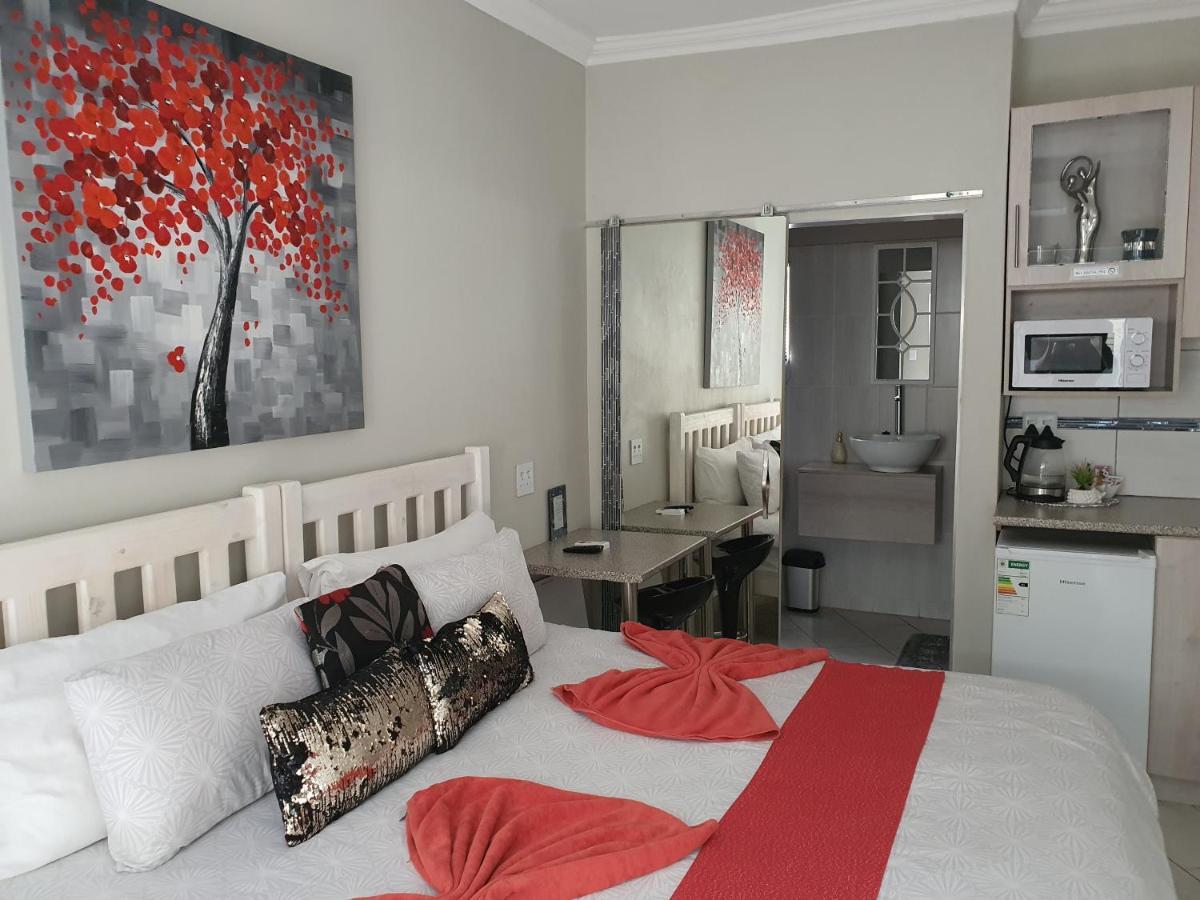 Chic Breeze Hotel Bloemfontein Exterior photo